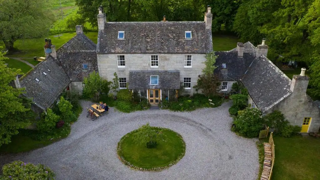 Dell of Abernethy family home