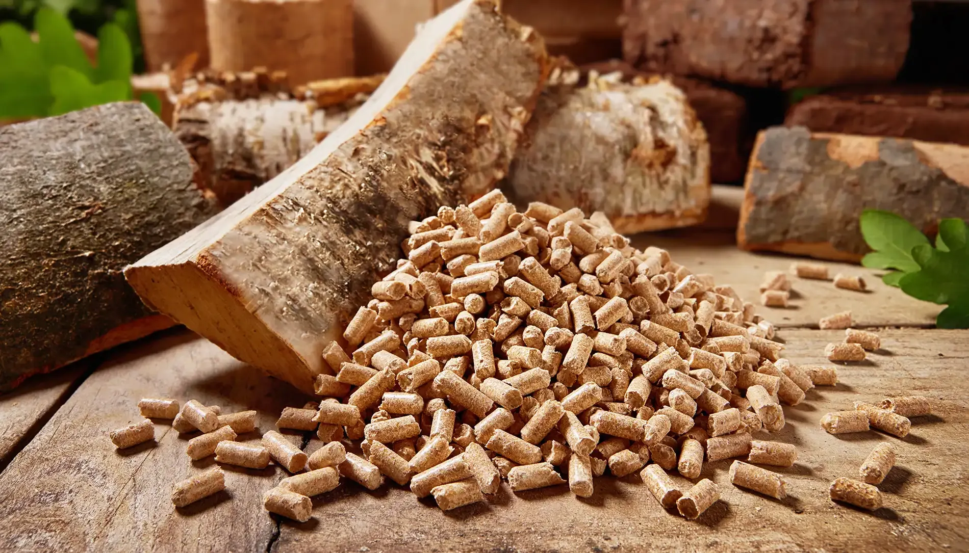 Wood pellets and split logs biomass fuel Wood pellets and split logs